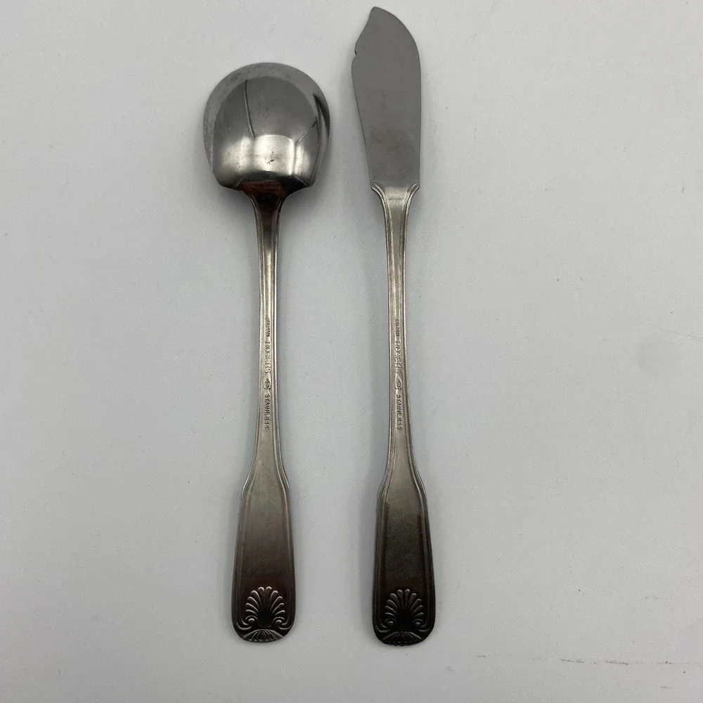 Rogers Antique Shell Stainless Flatware Sugar Spoon‎ and Master Butter Knife Set
